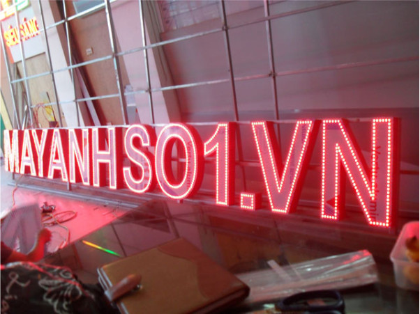 Biển quảng cáo LED là gì? Khám phá công nghệ chiếu sáng hiện đại trong quảng cáo Các yếu tố cần cân nhắc khi lựa chọn biển quảng cáo LED