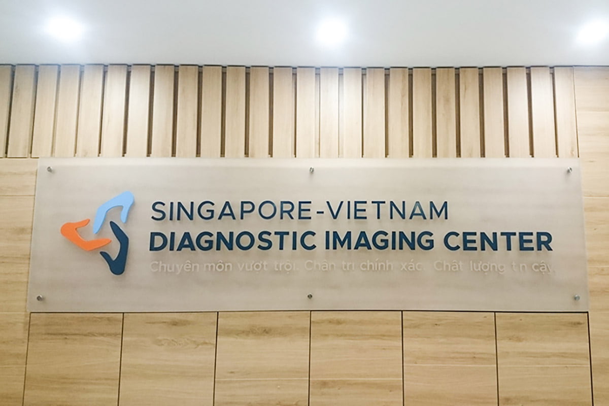 Bảng hiệu mica là gì? Ưu điểm và ứng dụng trong đời sống Ứng dụng đa dạng của bảng hiệu mica trong đời sống