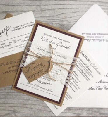 Giá in thiệp cưới phụ thuộc vào chất liệu giấy