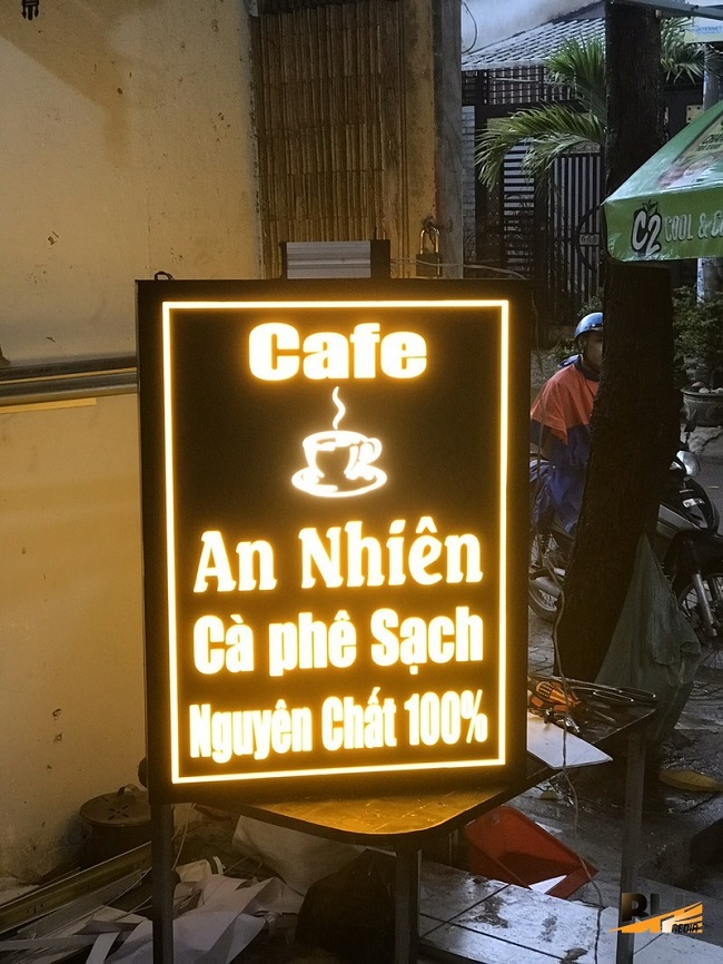 Bảng Hiệu Hộp Đèn Đứng: Định Nghĩa Và Kích Thước Phổ Biến Mau Bang Hieu Hop Den Dung 6