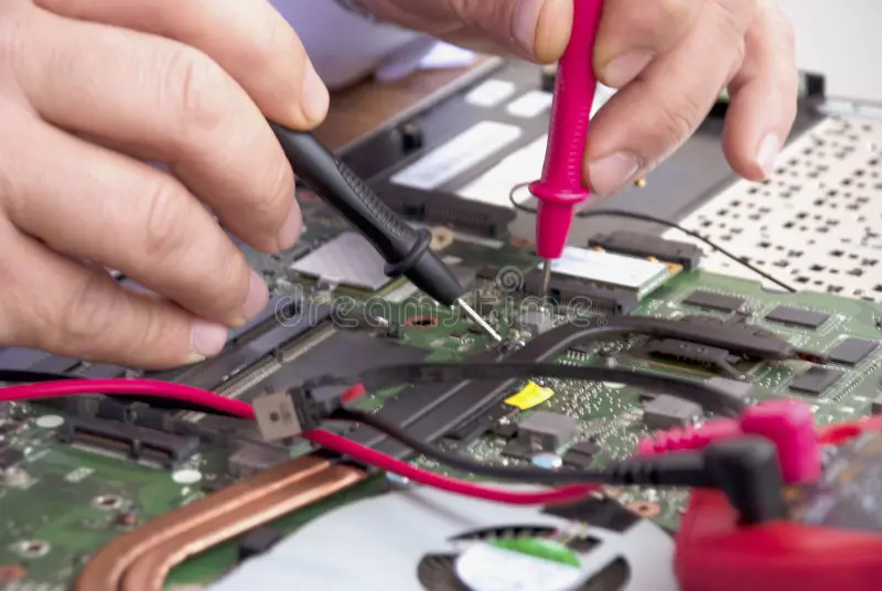 Các Yếu Tố Ảnh Hưởng Đến Bảng Giá Sửa Laptop