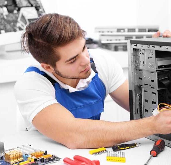 Tại Sao Bạn Cần Dịch Vụ Sửa Máy Tính Chuyên Nghiệp