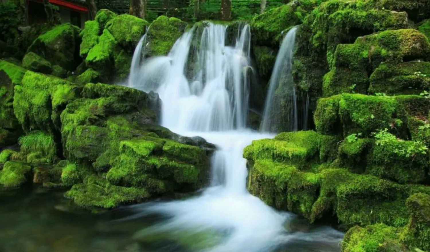 Thác nước chảy xiết