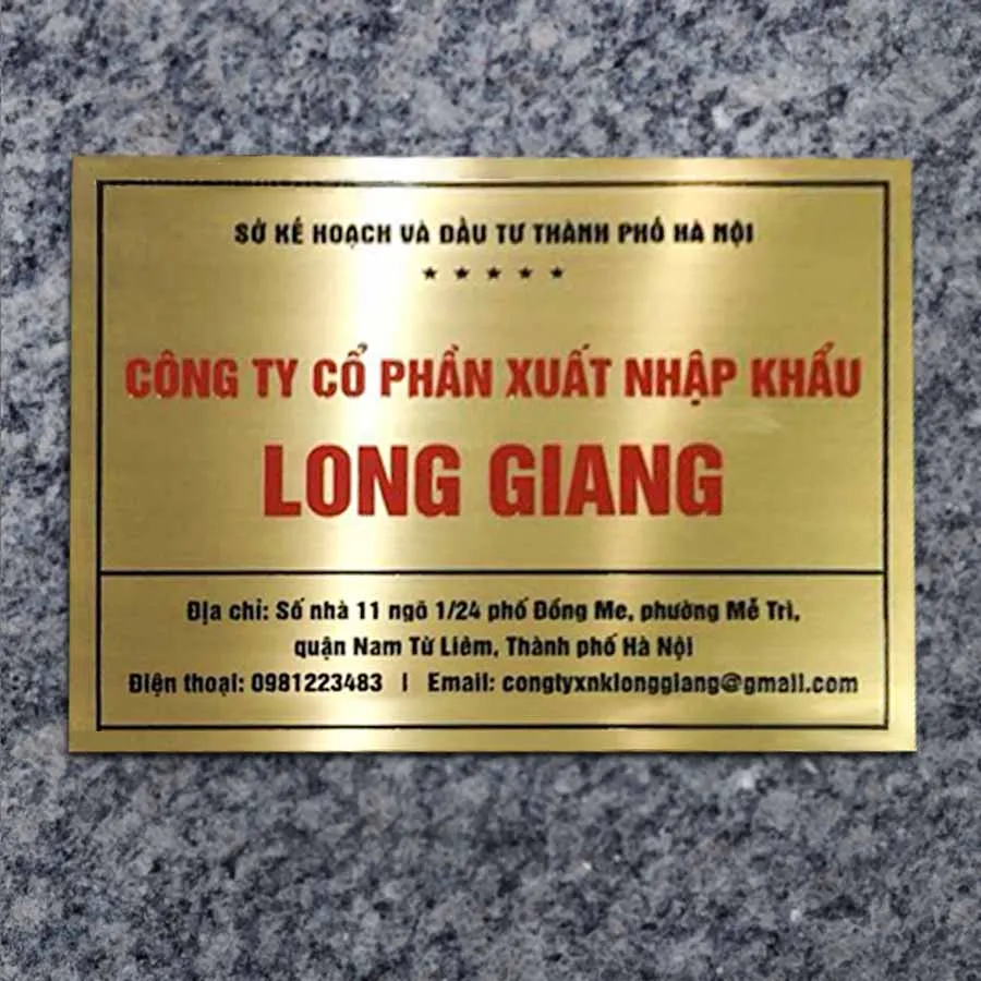 Bảng hiệu công ty Bảng hiệu công ty bằng chất liệu đồng