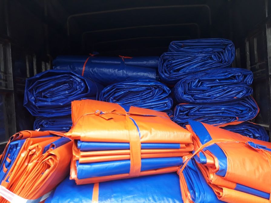 Cách phân biệt bạt hiflex: quan sát độ mỏng, kiểm tra ánh sáng chiếu từ phía sau, cảm nhận độ dày – loại 2 da thường cứng và dày hơn