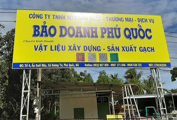 Hình Ảnh Thi Công Bảng Hiệu Bạt Hiflex Khung sắt Ngoài Trời Giá Rẻ