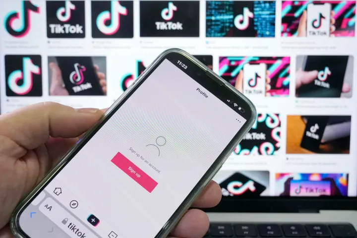Việc đổi tên TikTok, bao gồm cả tên hiển thị và TikTok ID (username), là một thao tác khá đơn giản nhưng cần nắm rõ quy tắc để thực hiện nhanh chóng và hiệu quả
