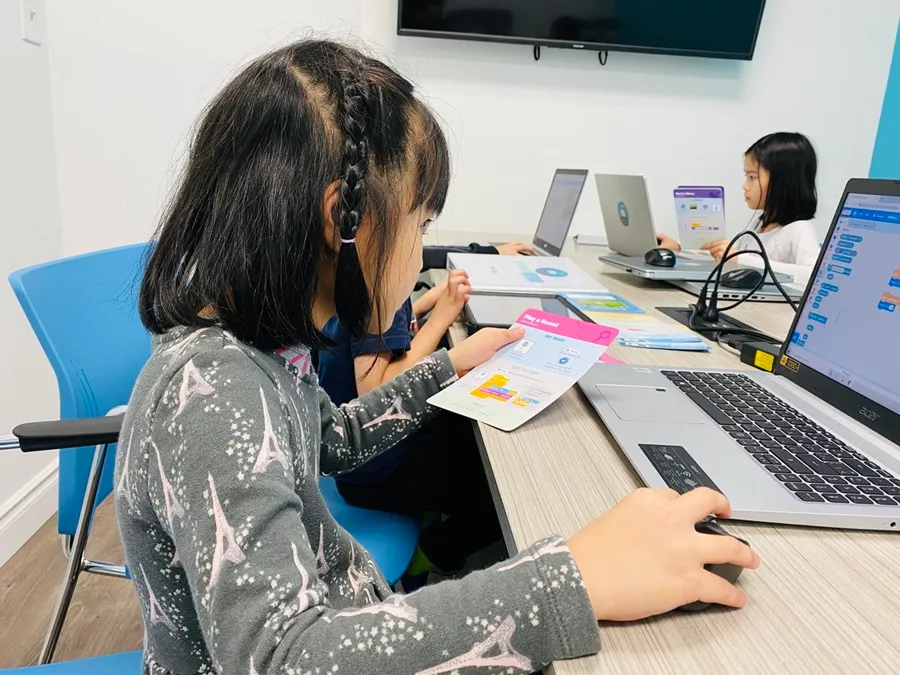 Hệ thống K12Online VN được thiết kế để tối ưu hóa thời gian, giúp học sinh và giáo viên tập trung vào việc học mà không bị phân tâm bởi các thao tác phức tạp