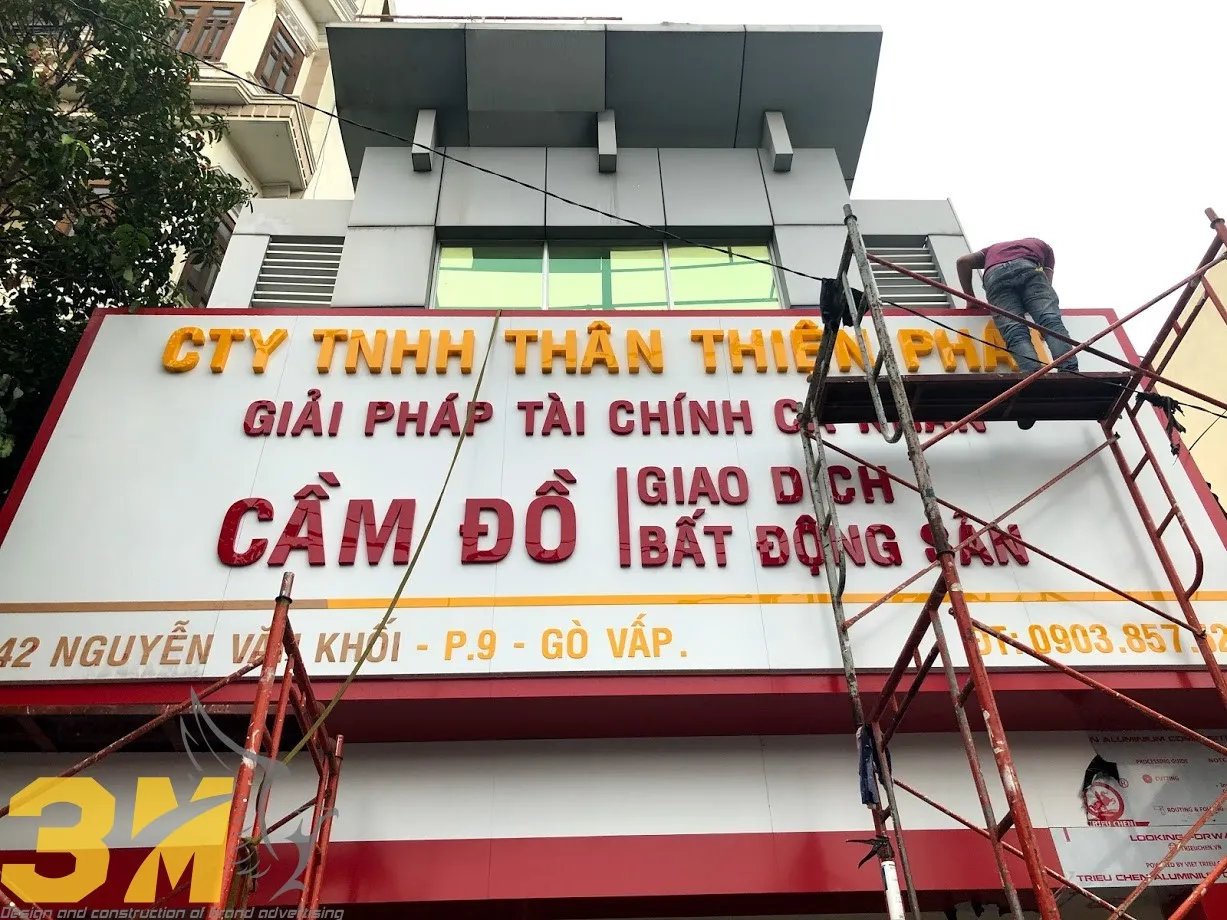 Bật Mí 12 Trang Thiết Kế Bảng Hiệu Online Giúp Bạn Chủ Động Làm Thương Hiệu Trong thời đại AI và công cụ online phát triển mạnh, việc tự tay thiết kế bảng hiệu không còn là điều quá xa vời