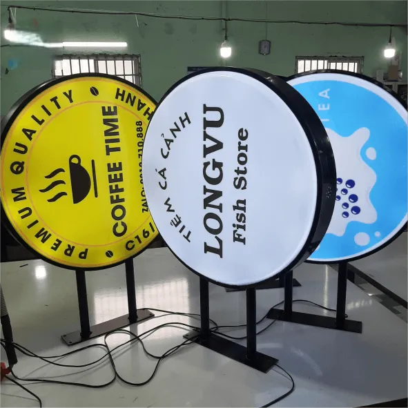 Bảng hiệu tròn đang trở thành xu hướng thiết kế bảng hiệu nổi bật trong những năm gần đây.