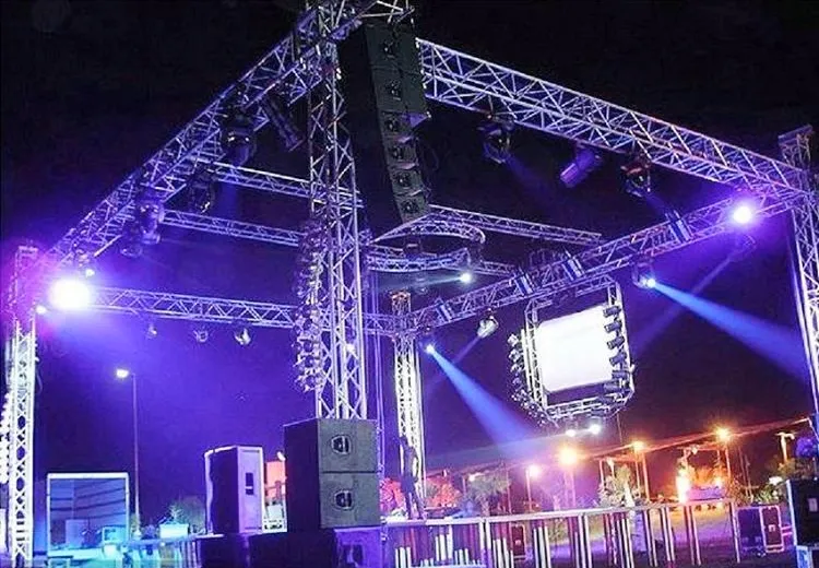 Cho thuê âm thanh ánh sáng sự kiện In Nhanh Pro luôn bố trí kỹ thuật viên xử lý âm thanh chuyên sâu, đảm bảo chương trình diễn ra mượt mà.