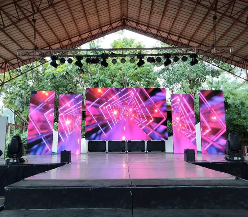 Cho thuê âm thanh ánh sáng sự kiện In Nhanh Pro cung cấp loa đài, ánh sáng sân khấu, kỹ thuật viên hỗ trợ trọn gói