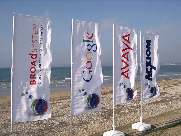 In Cờ Phướn cận cảnh chất liệu vải và bạt.