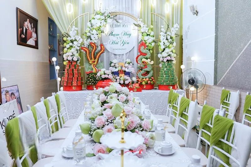 Trang trí gia tiên Bàn thờ gia tiên đám cưới đầy đủ lễ vật
