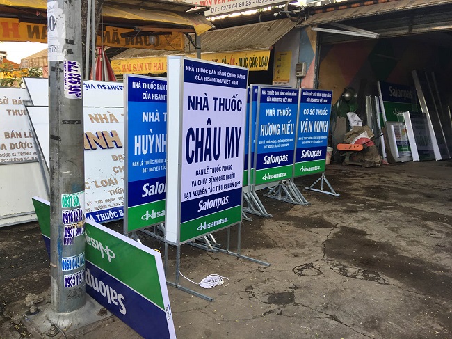 bang-hieu-dung-la-gi bảng quảng cáo đứng